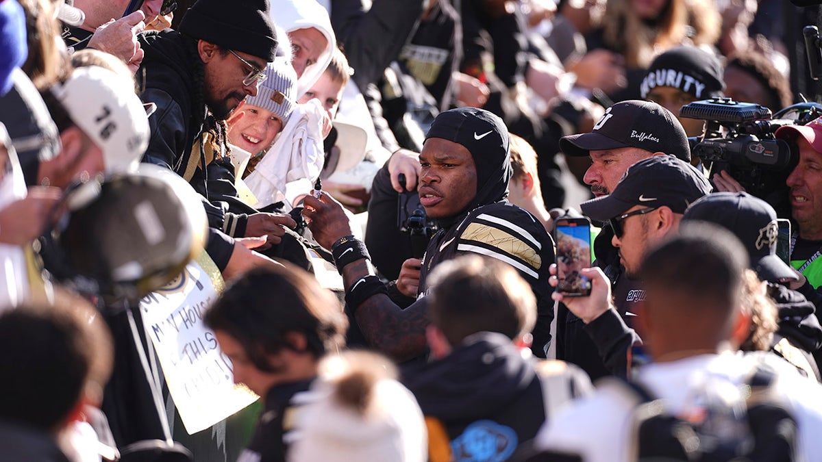 Travis Hunter and fans