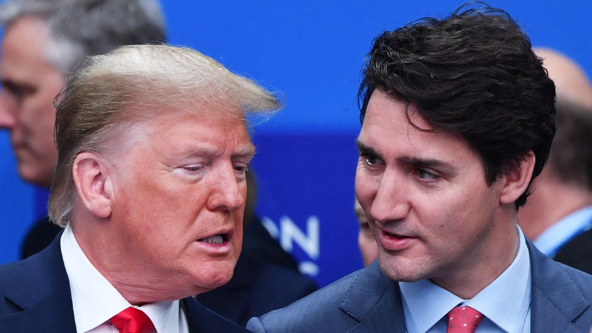 Donald Trump (L) speaks with Canadian Prime Minister Justin Trudeau