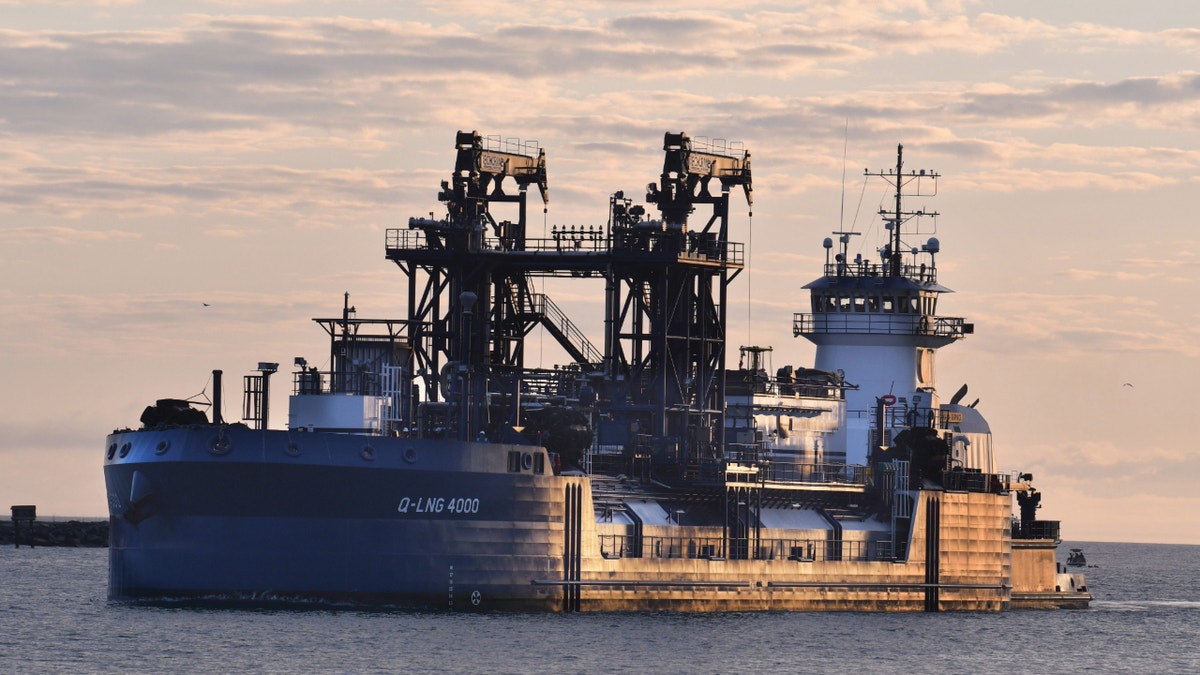 Q-LNG4000, een tank met vloeibaar aardgas (LNG), die zal worden gebruikt voor brandstof op de volgende generatie cruiseschepen, is te zien in havenhuide. (Malcom Denemarken, Florida vandaag)