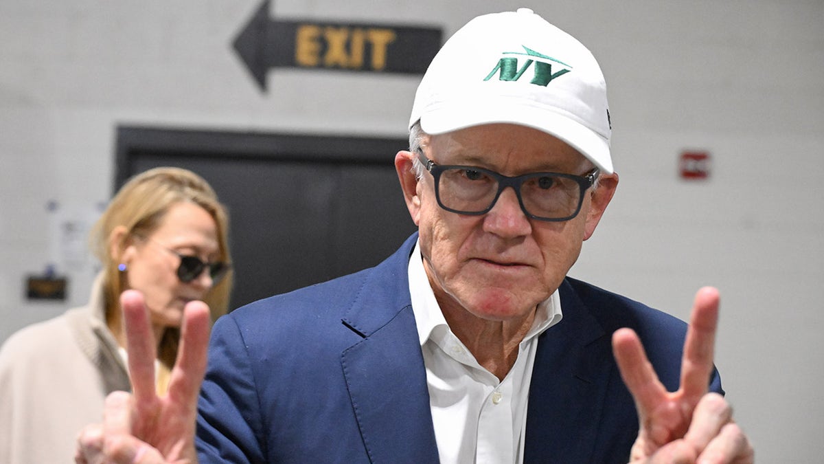 Woody Johnson at Jets-Steelers