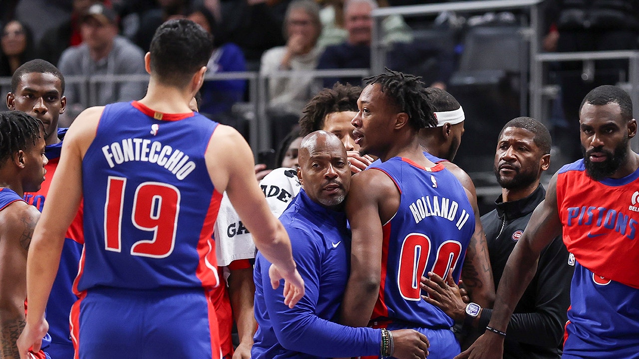 NBA players ejected after squaring up to fight | Fox News