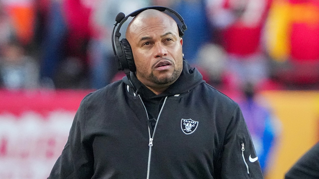 Raiders fire head coach Antonio Pierce | Fox News