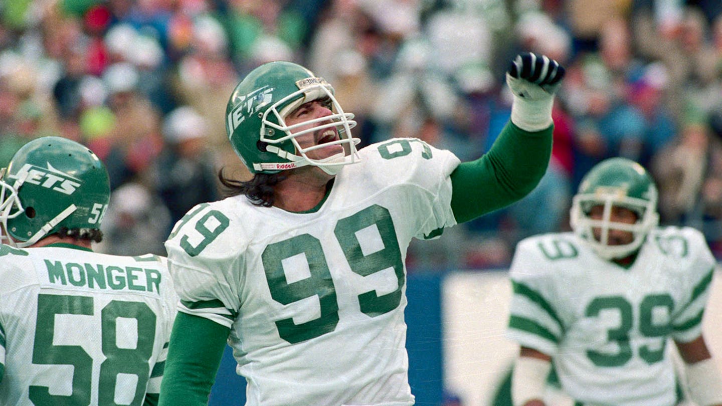 Mark Gastineau's Grudge Against Brett Favre's 