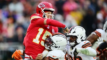 Ex-NFL star suggests Chiefs bench Patrick Mahomes for playoffs after ankle injury