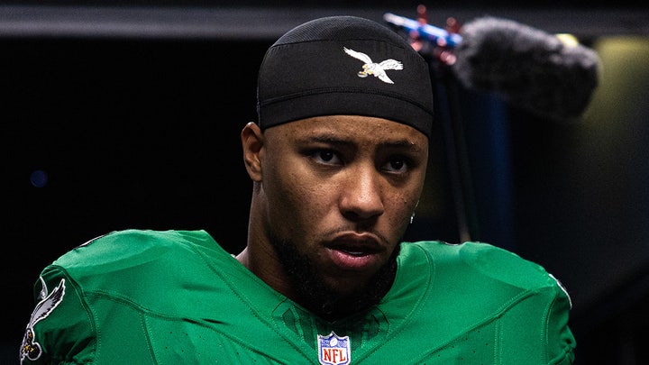 Should the Eagles allow Saquon Barkley to chase rushing record? | The Facility