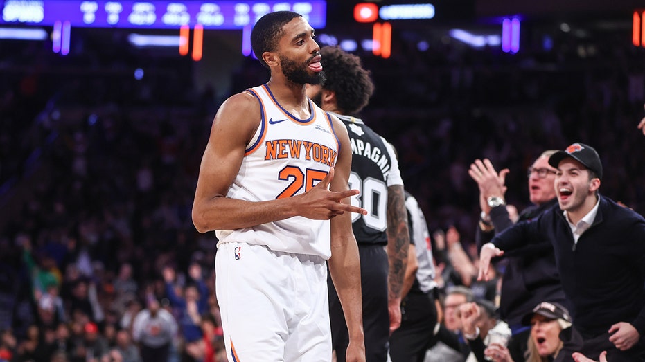 Knicks' Mikal Bridges outduels Spurs' Victor Wembanyama; Knicks hold on for narrow victory