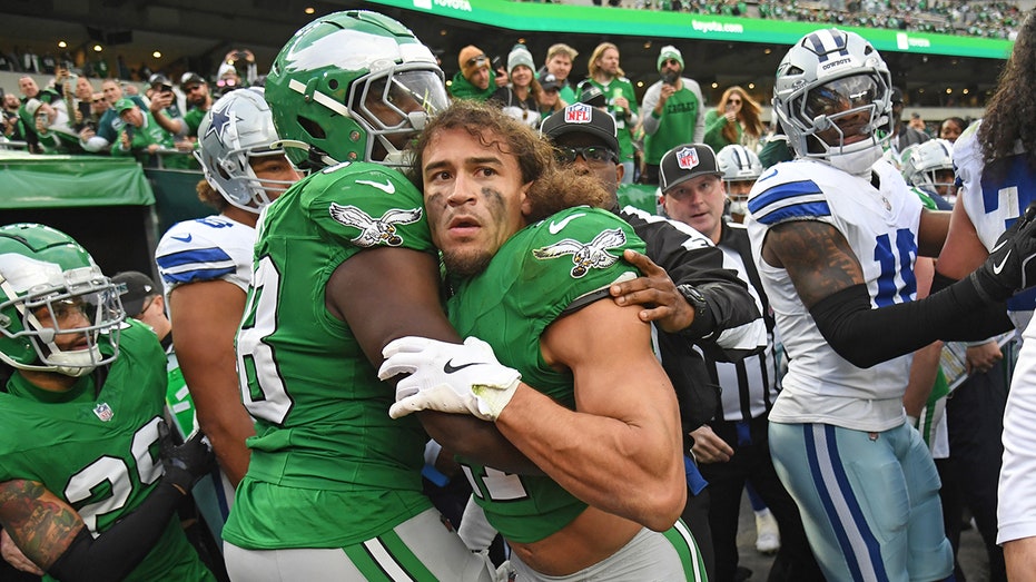 Eagles, Cowboys players brawl in tunnel after play, 3 ejected from game