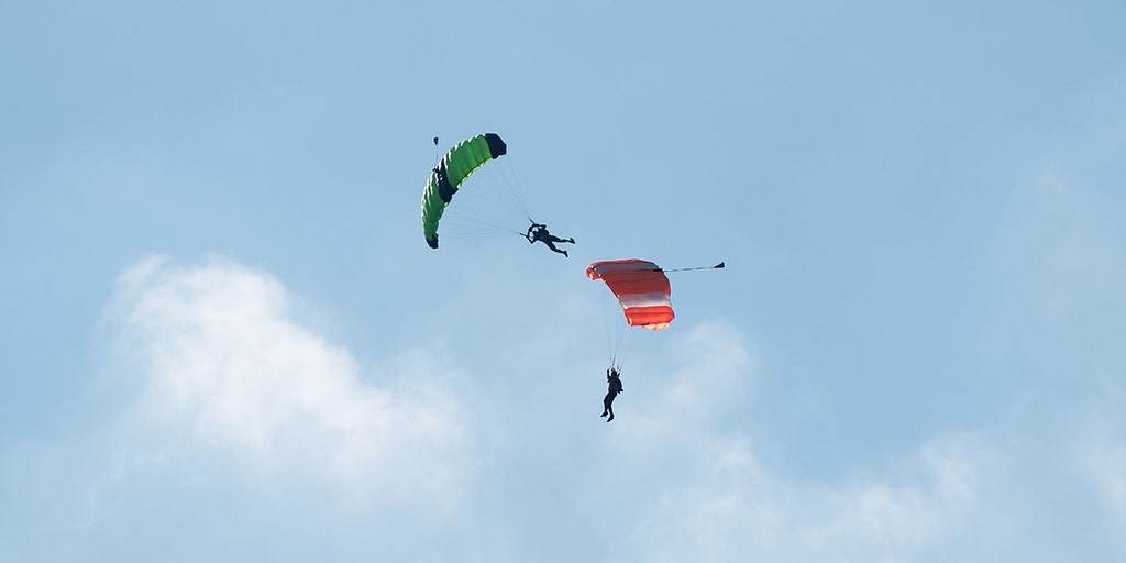 https://a57.foxnews.com/static.foxnews.com/foxnews.com/content/uploads/2025/01/1024/512/51dad365-skydivers.jpg?ve=1&tl=1