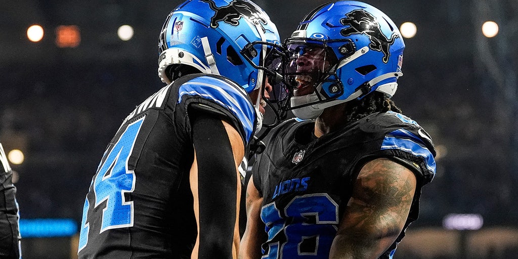 Jahmyr Gibbs tallies 4 touchdowns as Lions take down Vikings to win NFC North, secure No. 1 seed in playoffs