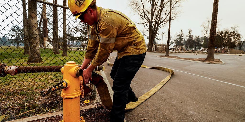 https://a57.foxnews.com/static.foxnews.com/foxnews.com/content/uploads/2025/01/1024/512/los-angeles-wildfires-update_020.jpg?ve=1&tl=1