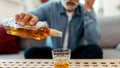 Drunk man pours whiskey in class in the living room - Fox News
