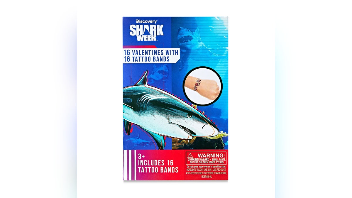 These tattoos bands of the Shark week are easy to apply and eliminate, which makes them a perfect non -ardent option for children.