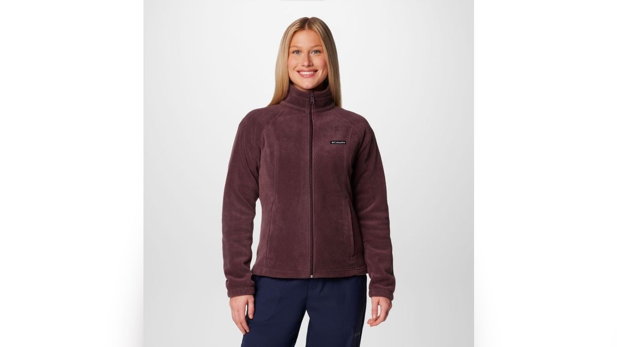 This Columbia Benton Springs features soft, midweight fleece for reliable warmth. 