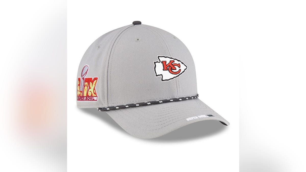 This limited Kansas City Chiefs hat is easily adjustable. 