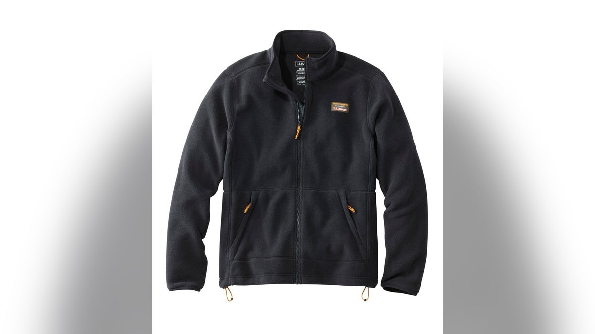 With a nod to vintage outdoor style, the L.L.Bean Mountain Classic fleece is made from anti-pill polyester fleece for long-lasting wear.