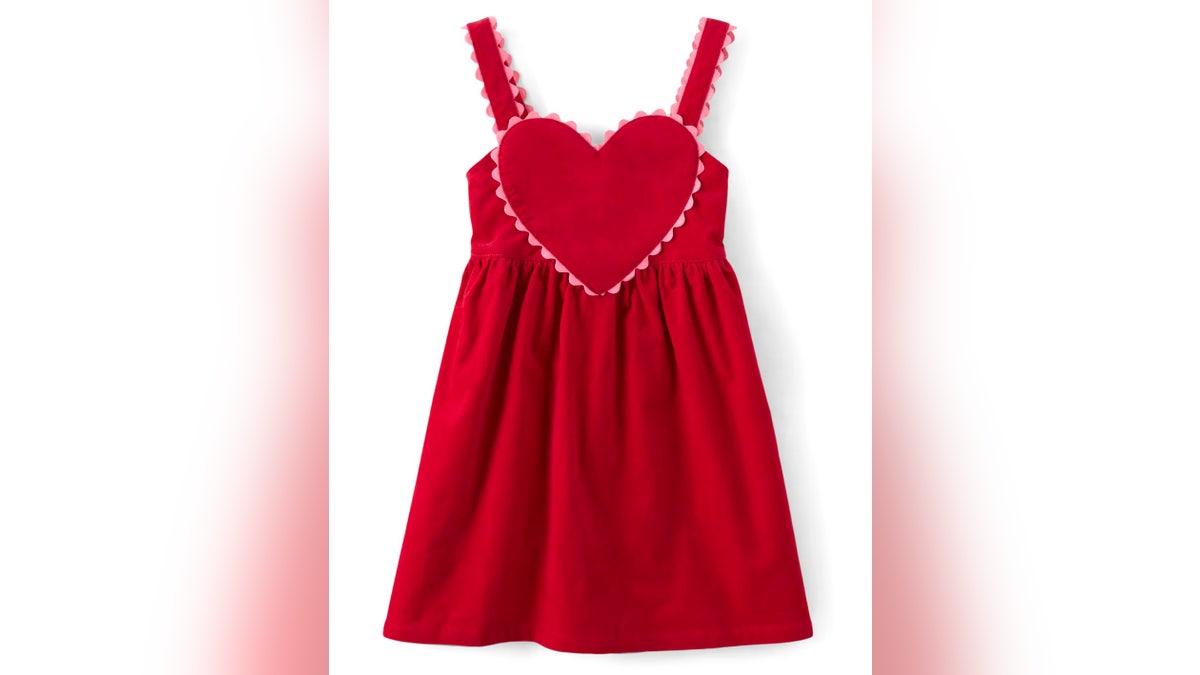 Valentine’s dresses featuring charming details similar  bosom  patterns, bows oregon  ruffled hems marque   them consciousness   peculiar   and festive.