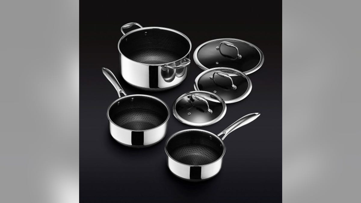 Add HexClad's three-pot set to your collection of cookware.?