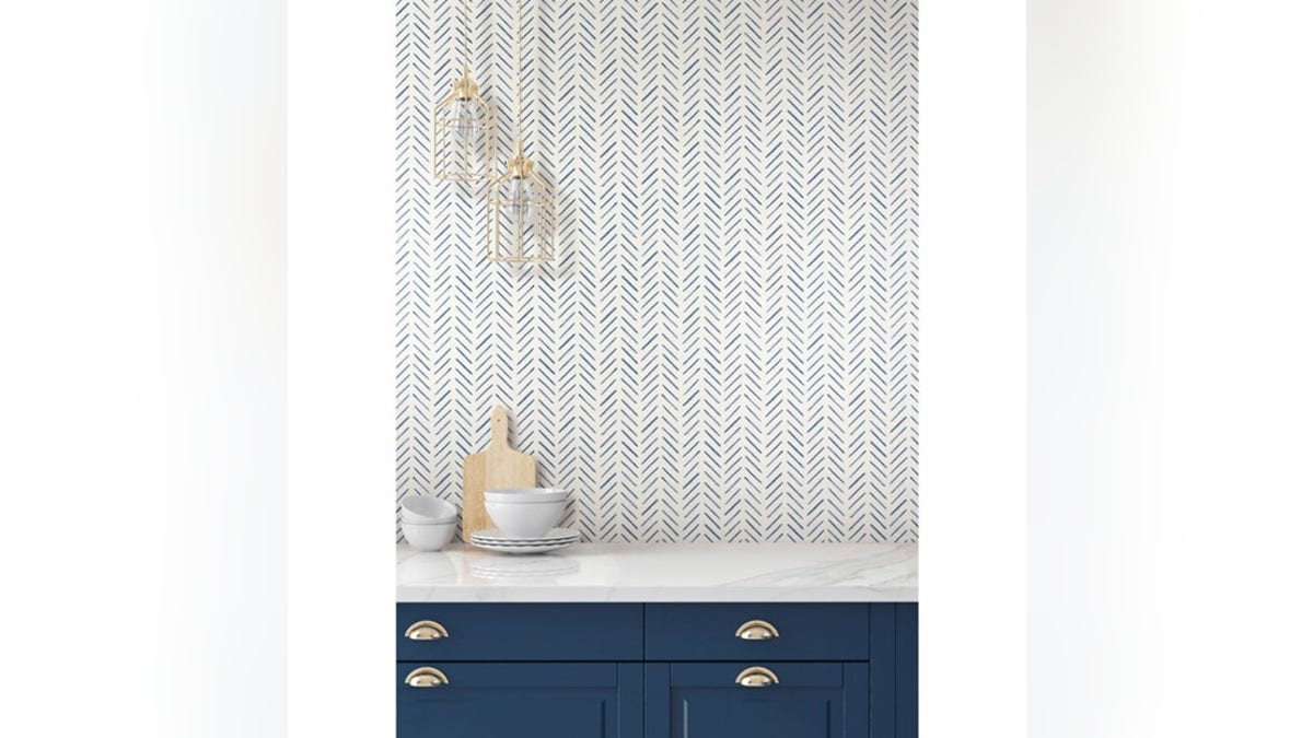 Wallpaper can change the whole look of a room.?