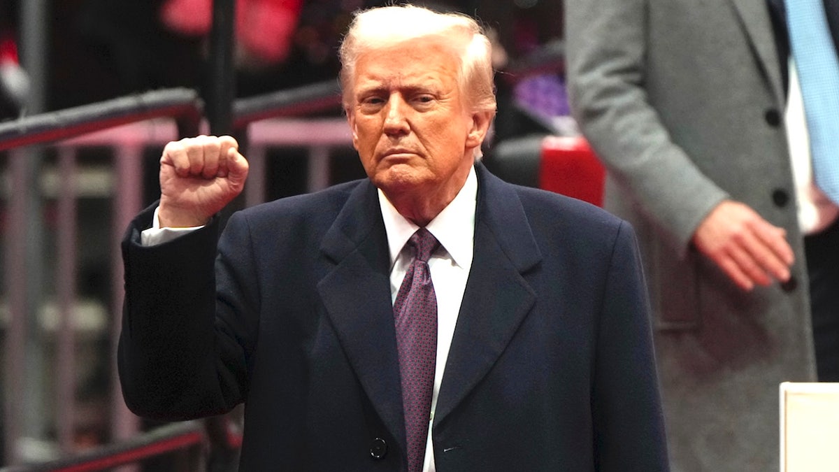 Trump plays to the crowd