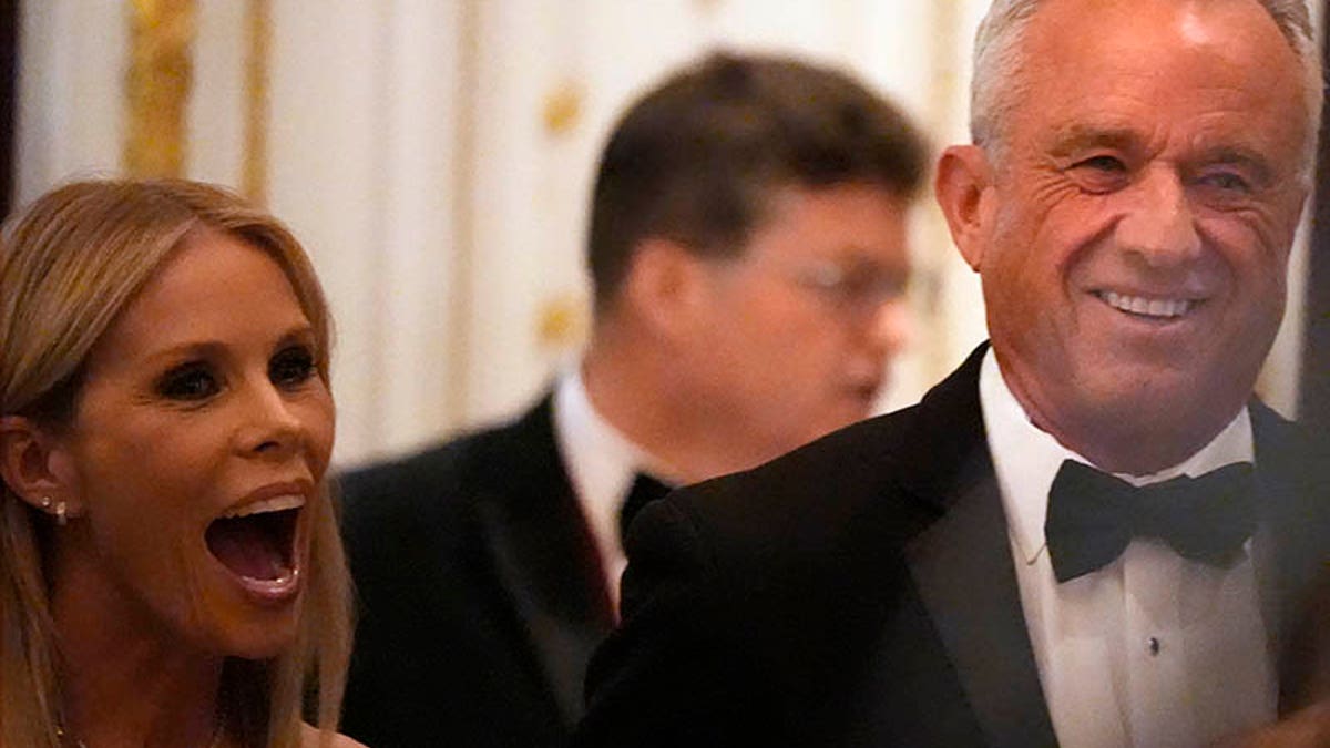 rfk jr and cheryl hines at mar a lago