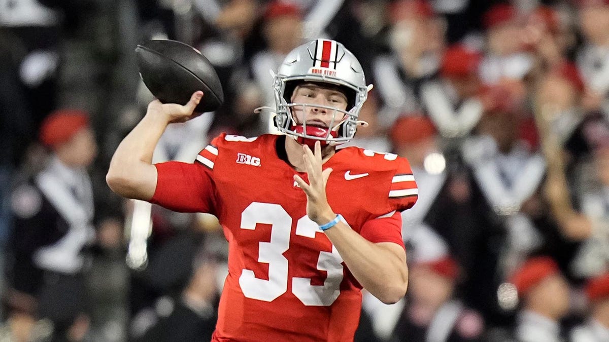 Devin Brown throwing