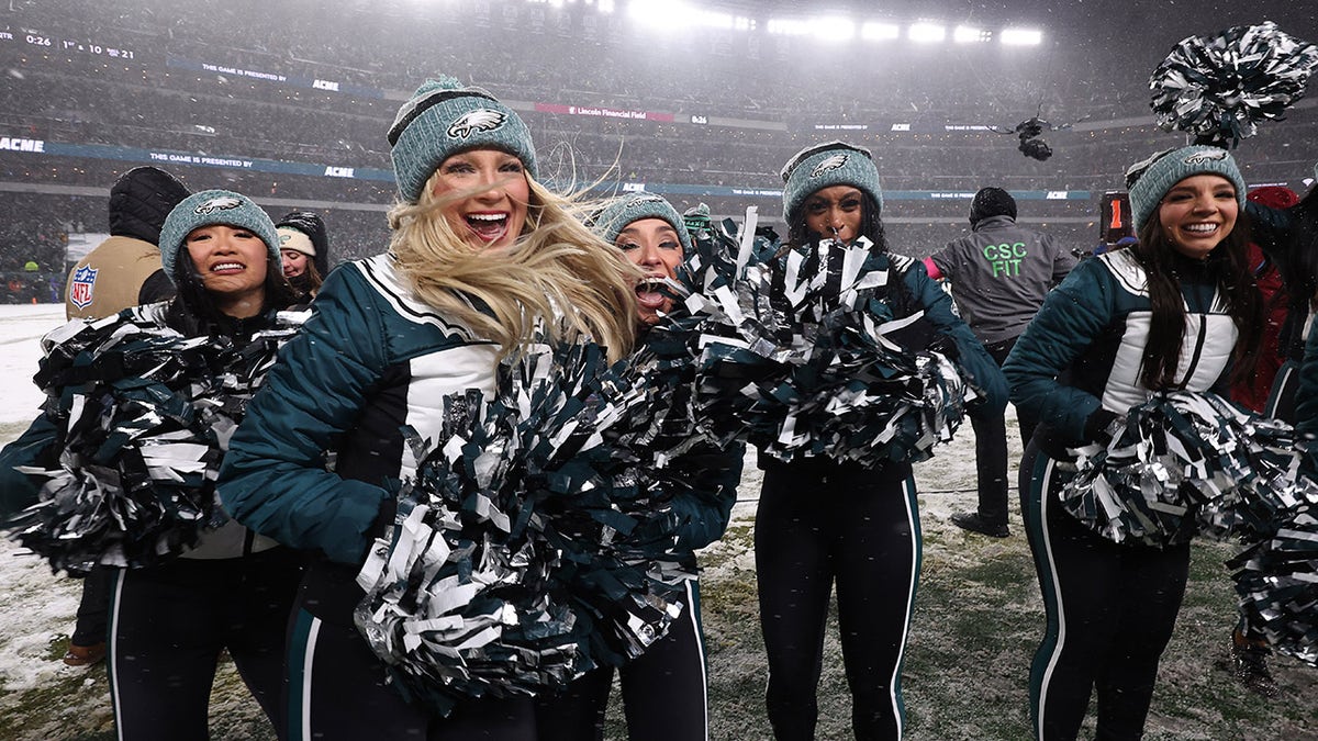 Eagles cheerleaders celebrate