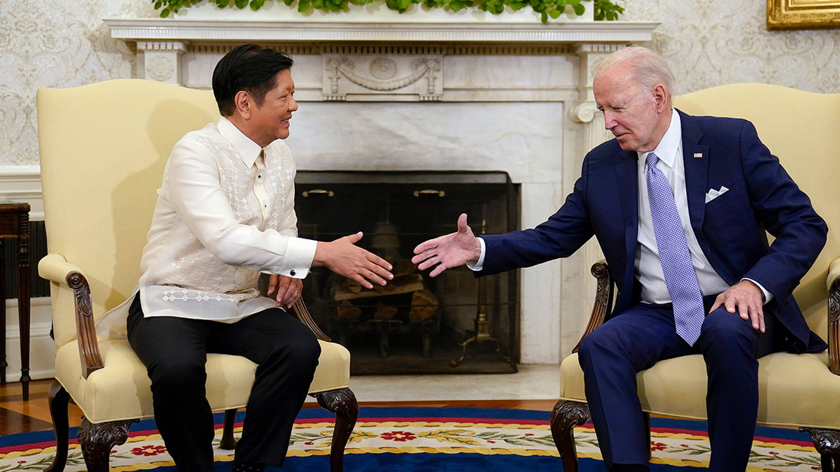 Presiden Filipina Ferdinand Marcos Jr. dan Presiden AS Joe Biden