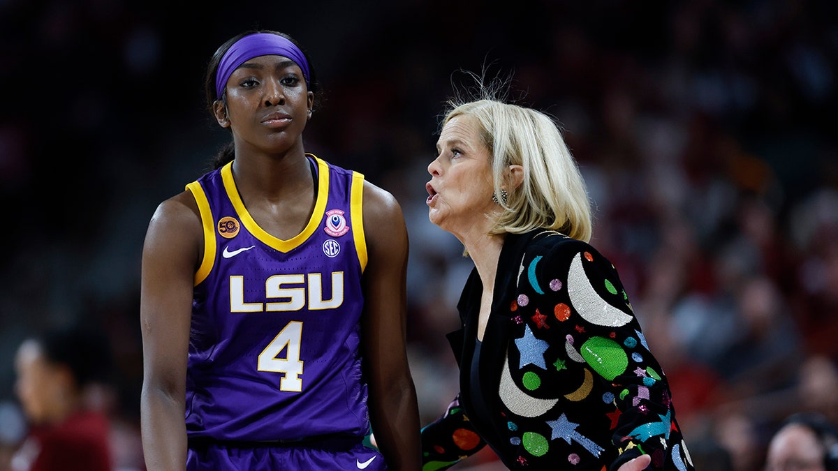 Flau'jae Johnson and Kim Mulkey