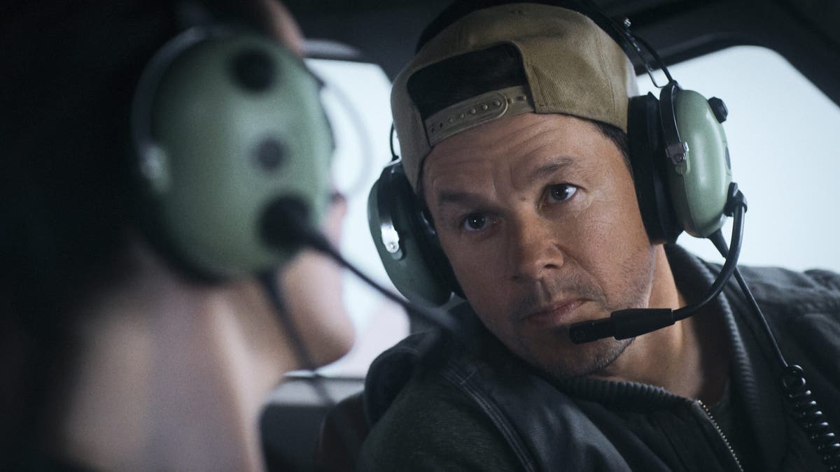 mark wahlberg in flight risk 