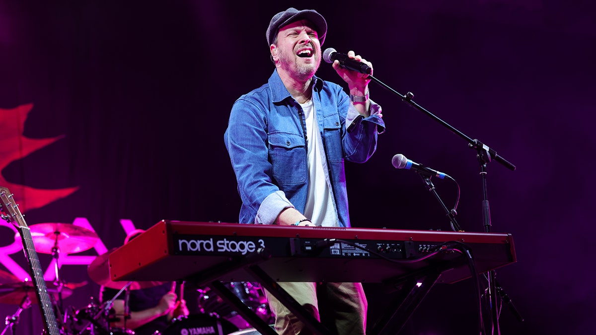 Gavin DeGraw performing at a Concert In Stockholm