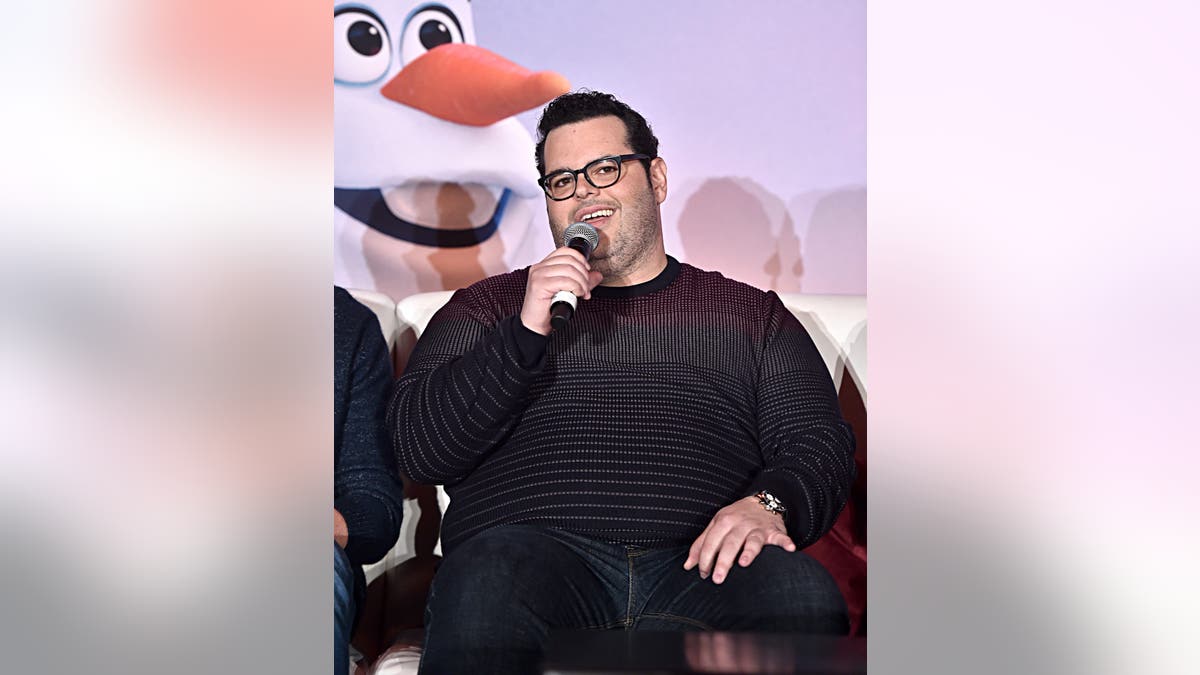 Josh Gad