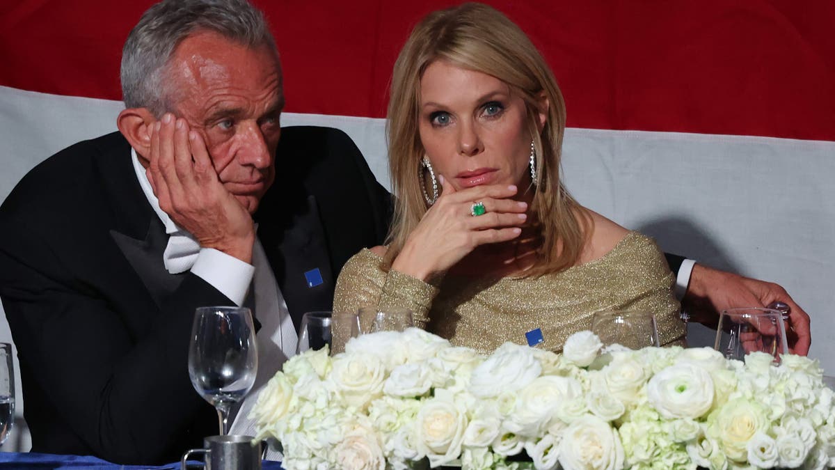 cheryl hines robert f kennedy jr at al smith dinner