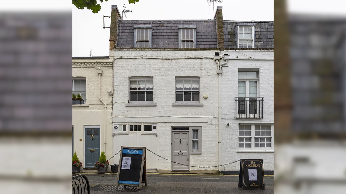 Exterior view of the home where Virginia Guifree (nee. Roberts) was photographed by Jeffrey Epstein with Prince Andrew and Ghislaine Maxwell.