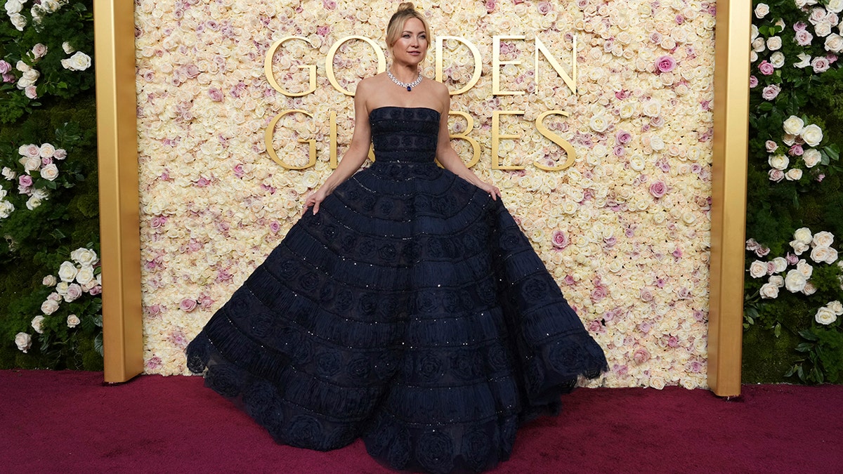 Kate Hudson attended the 2025 Golden Globe Awards in a sparkly strapless blue gown.