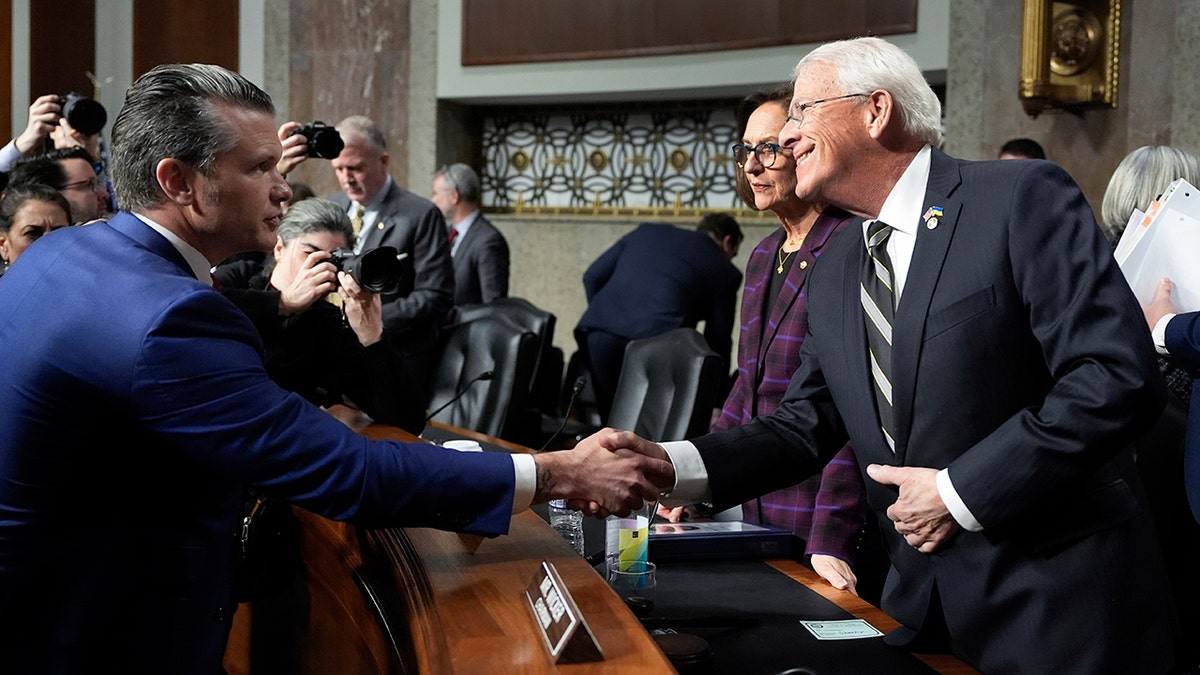 Pete Hegseth shakes hands with Chairman Roger Wicker