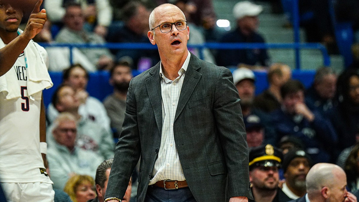 Dan Hurley sidelines