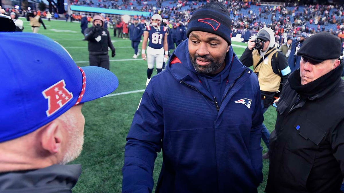 Jerod Mayo greets Sean McDermott