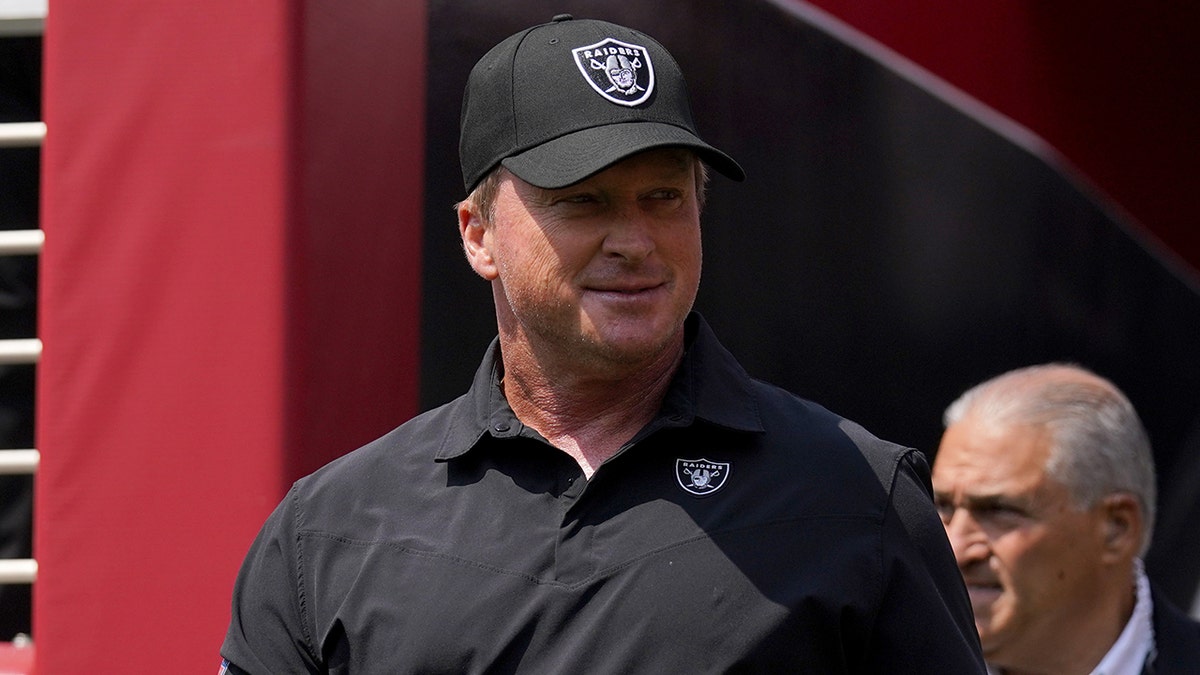 Las Vegas Raiders head coach Jon Gruden vs 49ers