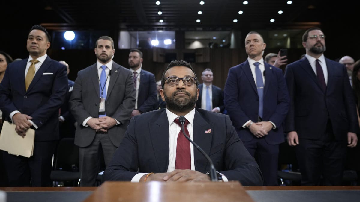 Cash Patel, seleksi Presiden Donald Trump menjadi direktur FBI, tiba di sesi konfirmasi di hadapan Komite Yudisial Senat di Capitol, Washington, pada hari Kamis, 30 Januari 2025 (AP Photo/Ben Curtis)