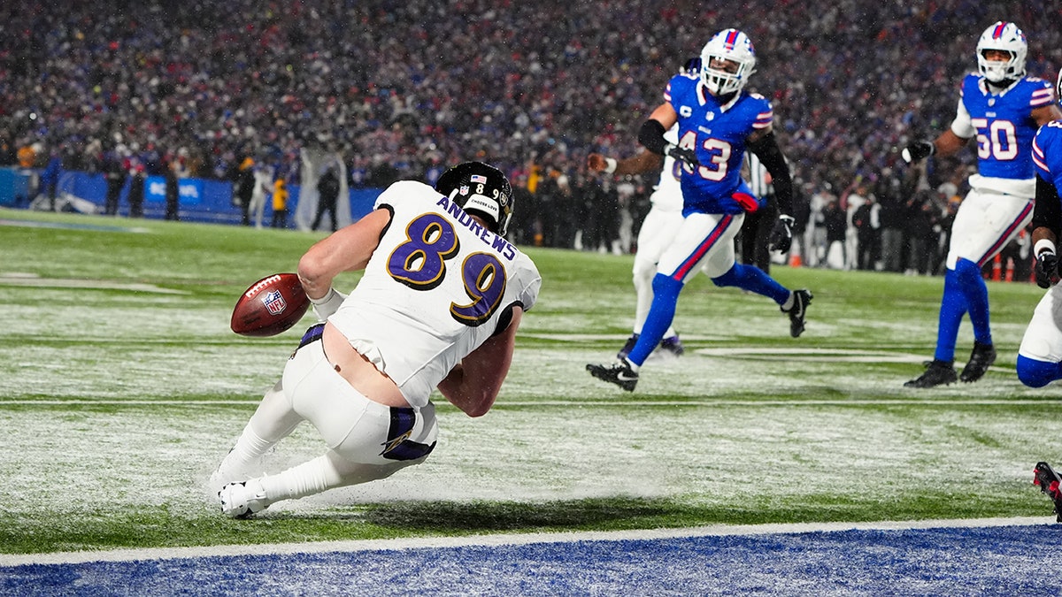 Jan 19, 2025; Orchard Park, New York; Baltimore Ravens tight end Mark Andrews (89) drops a pass on a two-point conversion late in the fourth quarter against the Buffalo Bills in a 2025 AFC divisional round game at Highmark Stadium.