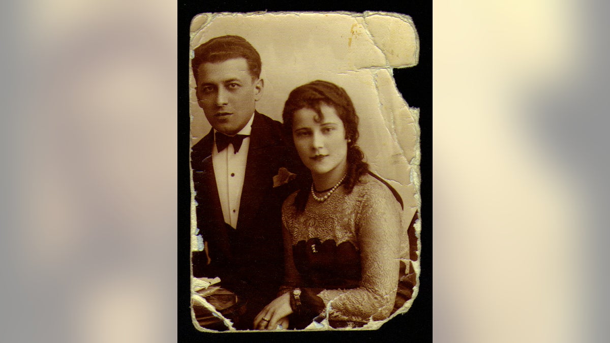 Dawid and Regina Horowitz, wedding photo. Kraków, 1932. Photo courtesy Ryszard Horowitz.