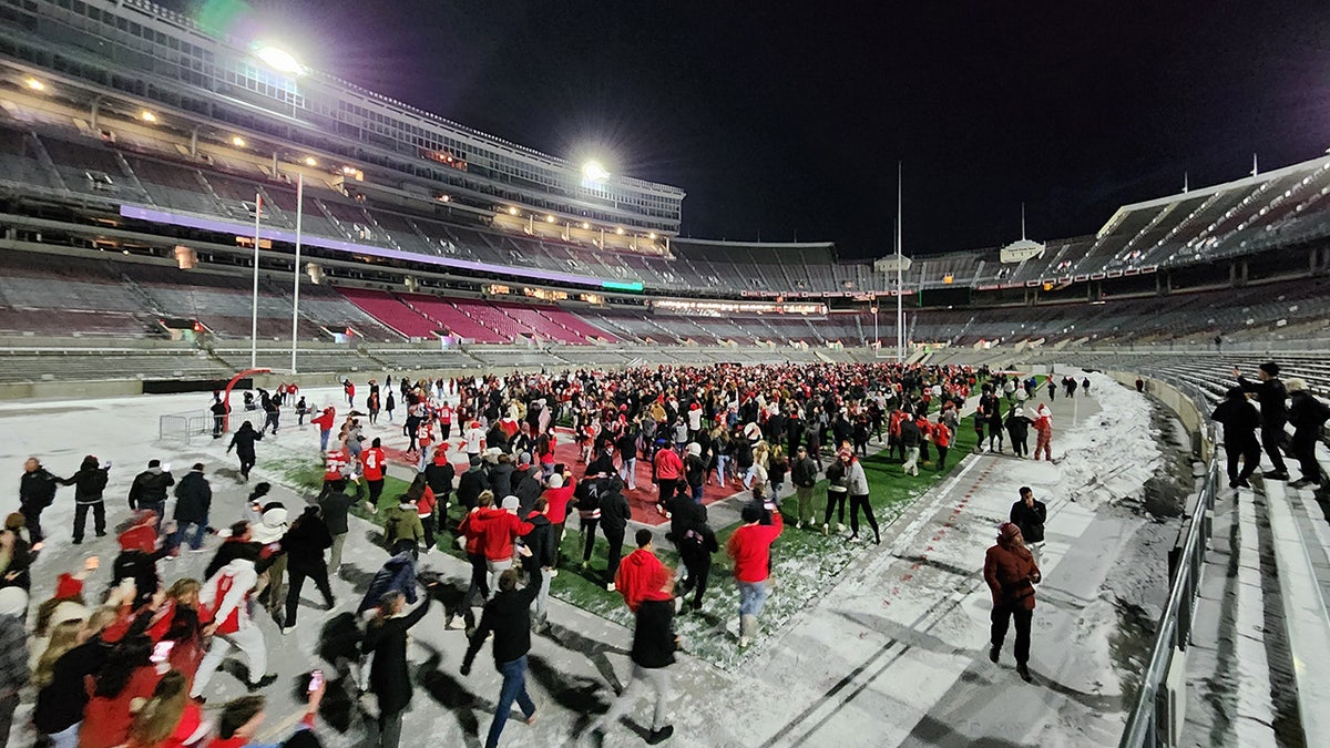 Ohio State fans break into Ohio Stadium to celebrate 1st national title ...