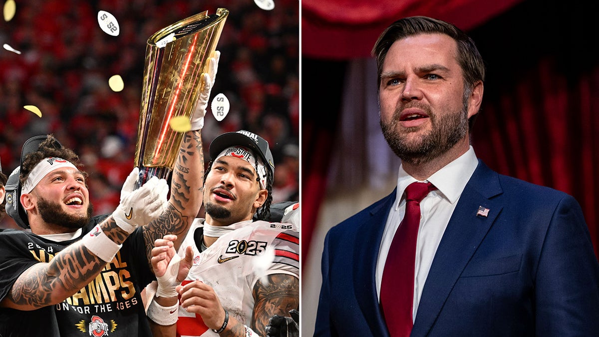 Jugadores de Ohio State con trofeo y JD Vance