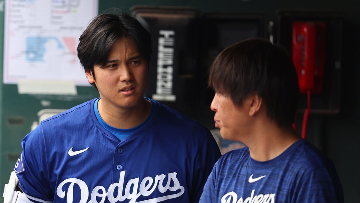 Shohei Ohtani looks at Ippei Mizuhara