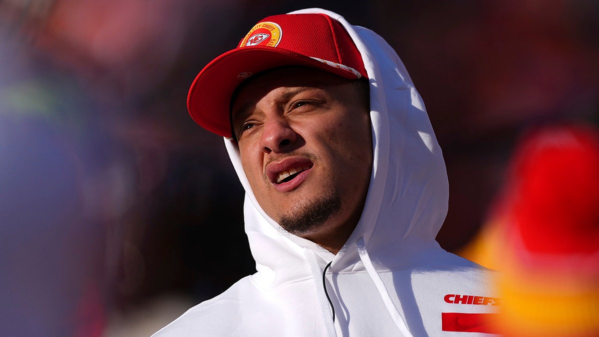 Patrick Mahomes watches Chiefs-Broncos