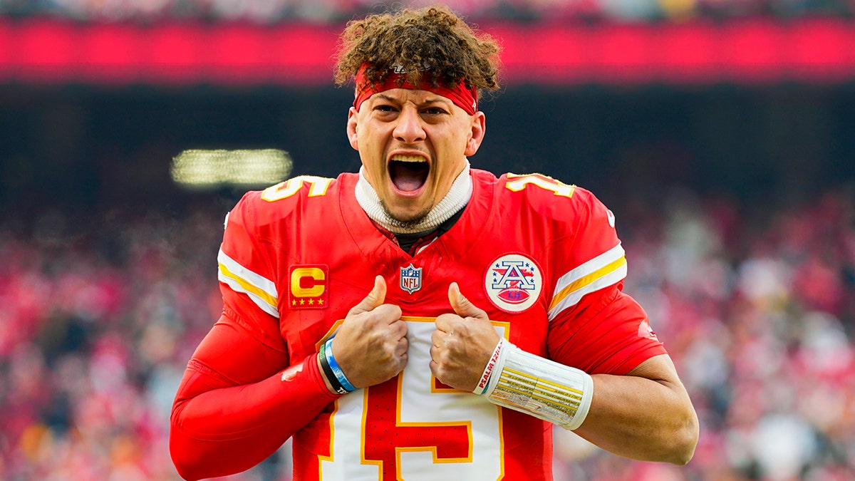 Patrick Mahomes le grita a la multitud