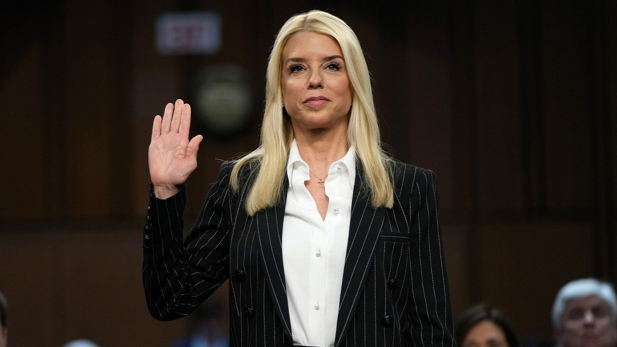 Pam Bondi sworn 