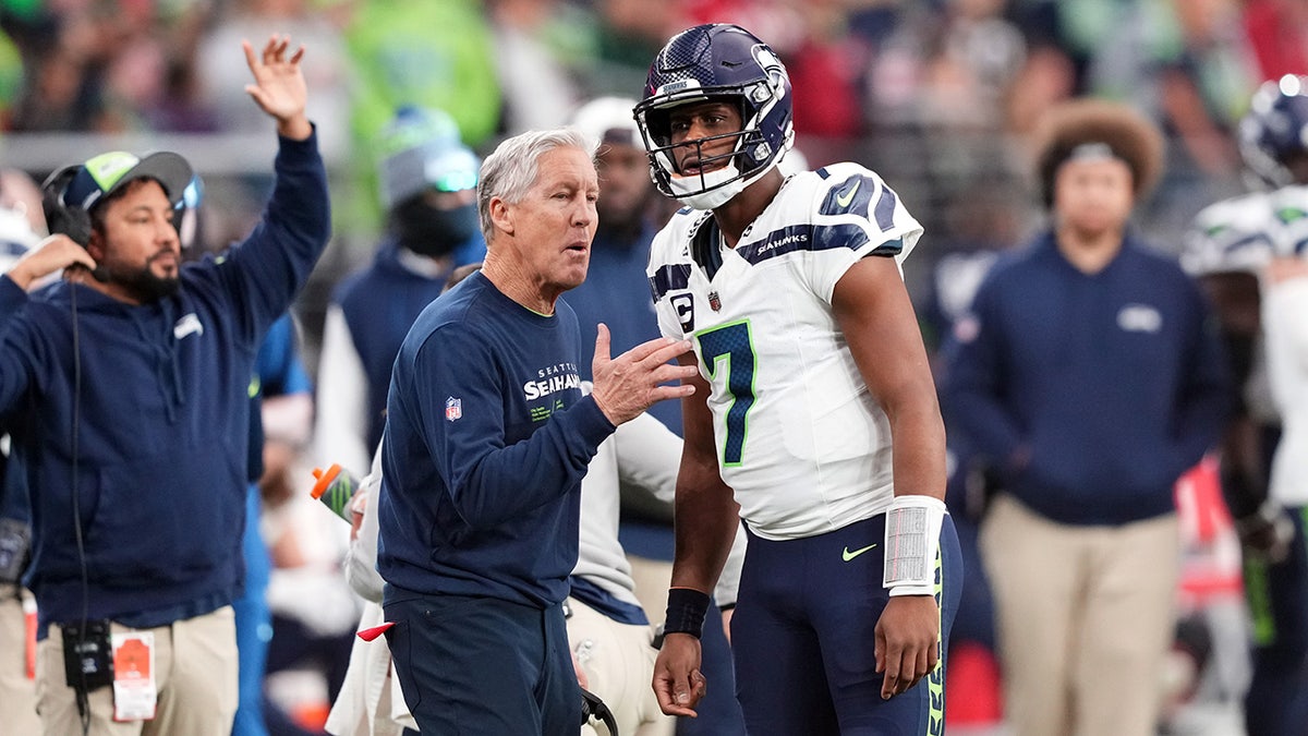 Pete Carroll Talks with Gino Smith