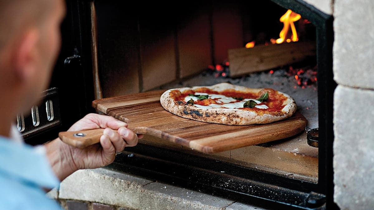 Veil is ideal for launching pizza into the oven.