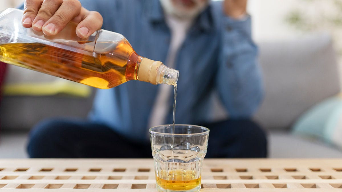 Alcohol vinculado al cáncer en aviso de salud mientras los médicos reaccionan